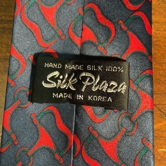 Silk Plaza navy with red and green horse-bits as the pattern silk necktie - Picture 4 of 7